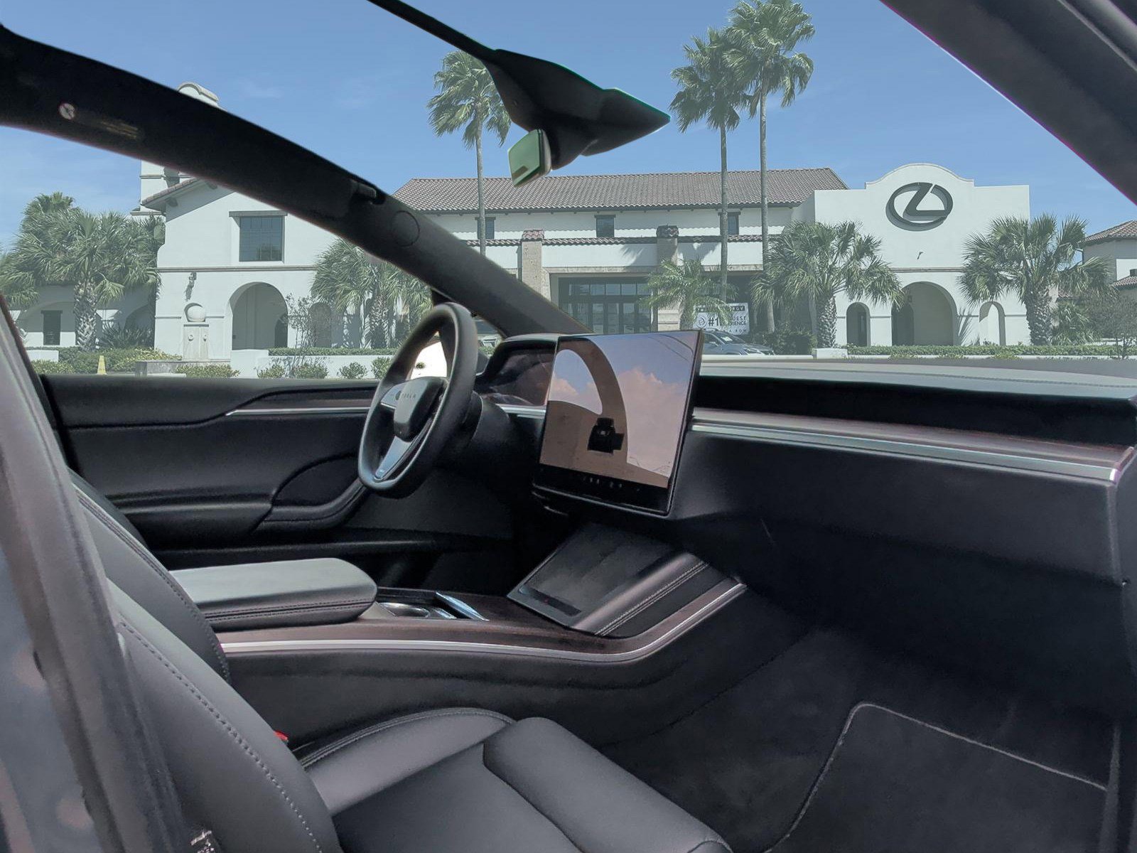 Used 2024 Tesla Model X image 27