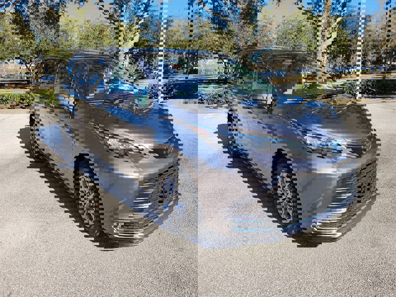 Used 2024 Toyota Sienna XLE image 2