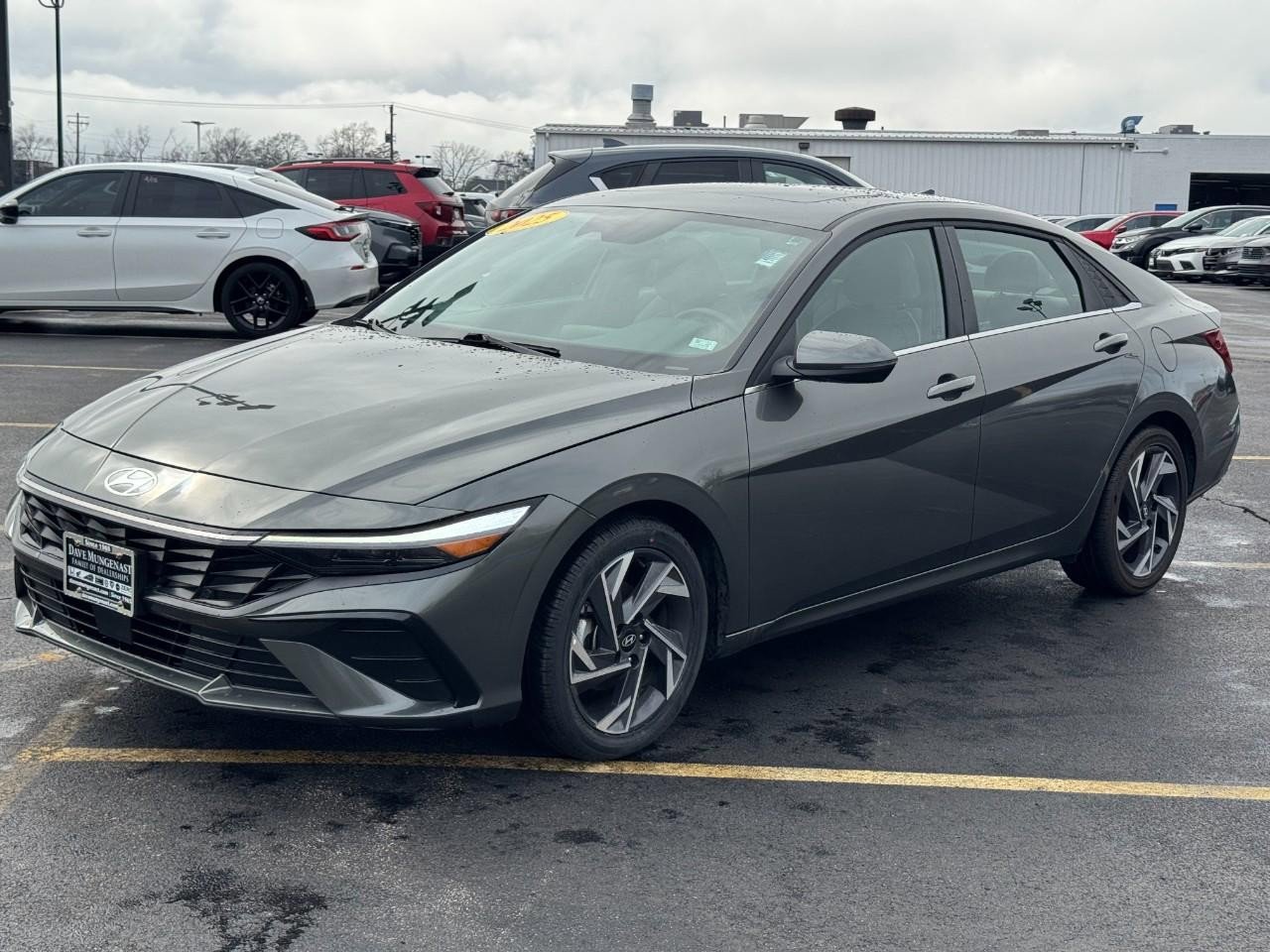 Used 2025 Hyundai Elantra Limited image 8