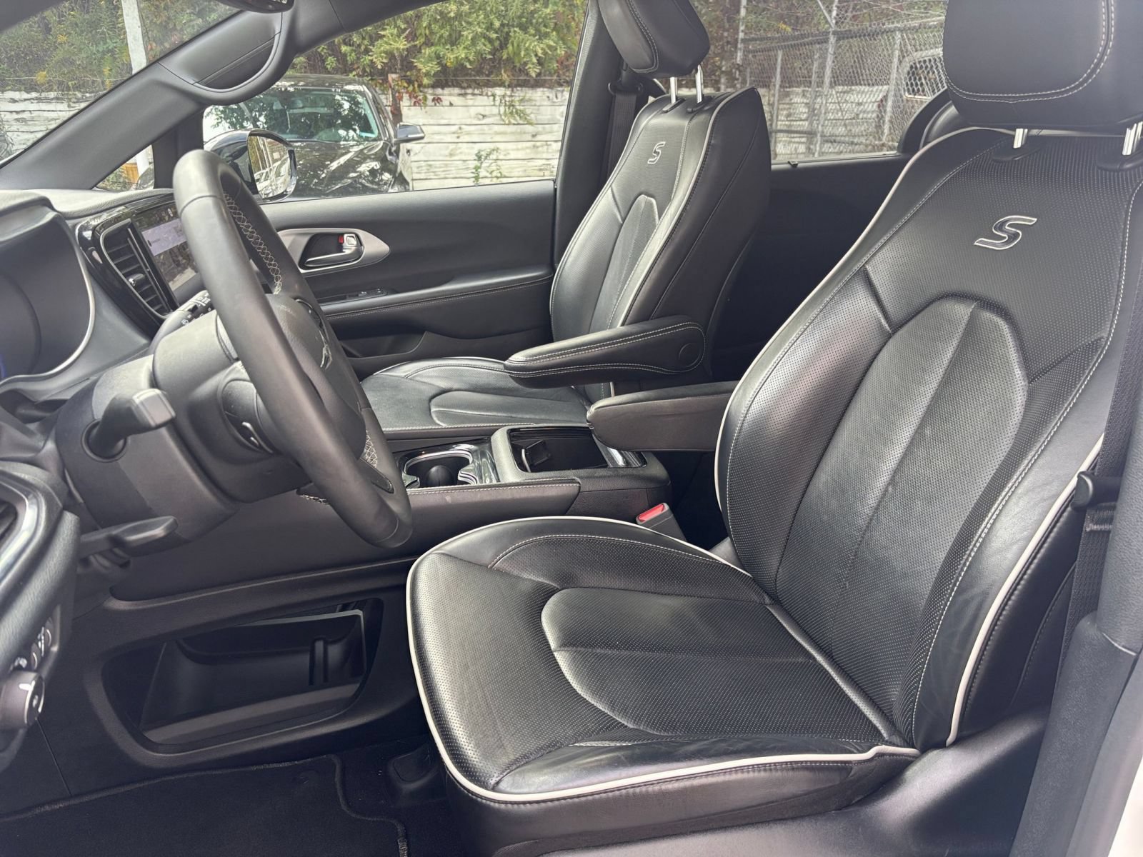 Used 2025 Chrysler Pacifica Limited FWD image 40