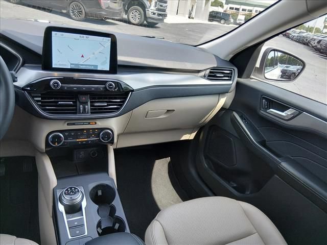 Used 2022 Ford Escape Titanium FWD image 12