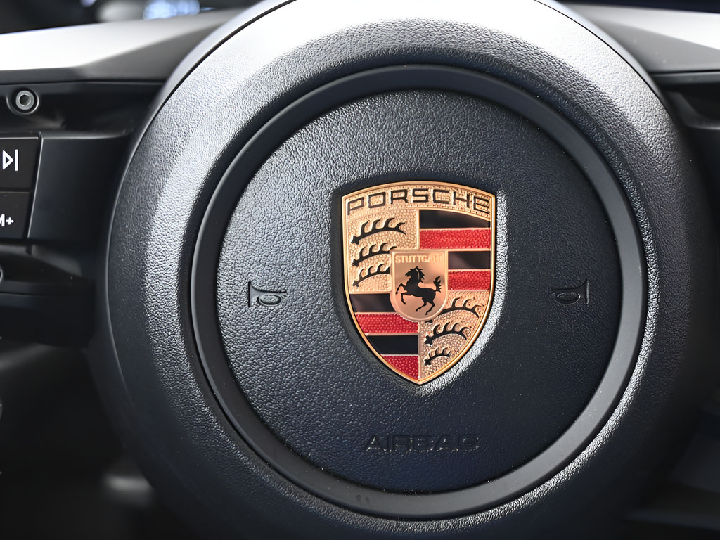Certified 2026 Porsche Macan AWD/4WD image 22