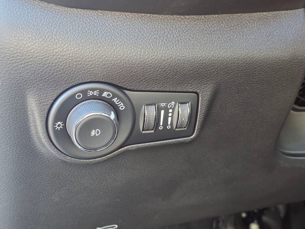 New 2026 Jeep Compass Latitude image 14