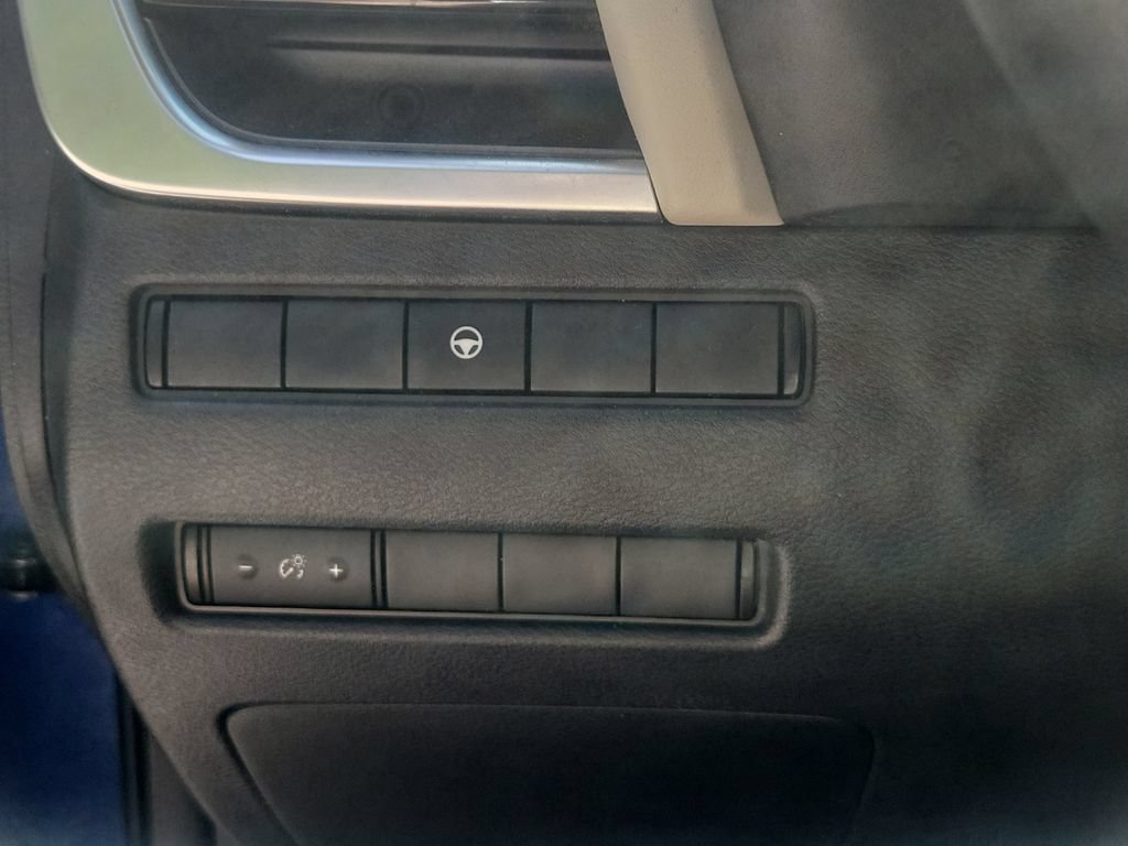 Used 2022 Nissan Rogue SV AWD/4WD image 19