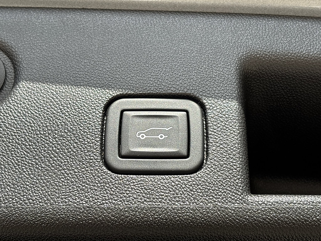 Used 2023 Chevrolet Equinox LT FWD image 8