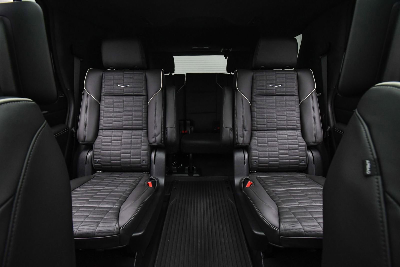 Used 2025 Cadillac Escalade V w/ LPO, ONYX Package image 19