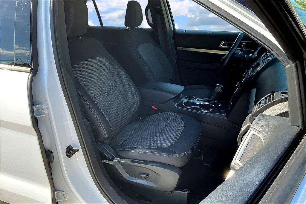 Used 2019 Ford Explorer XLT FWD image 32