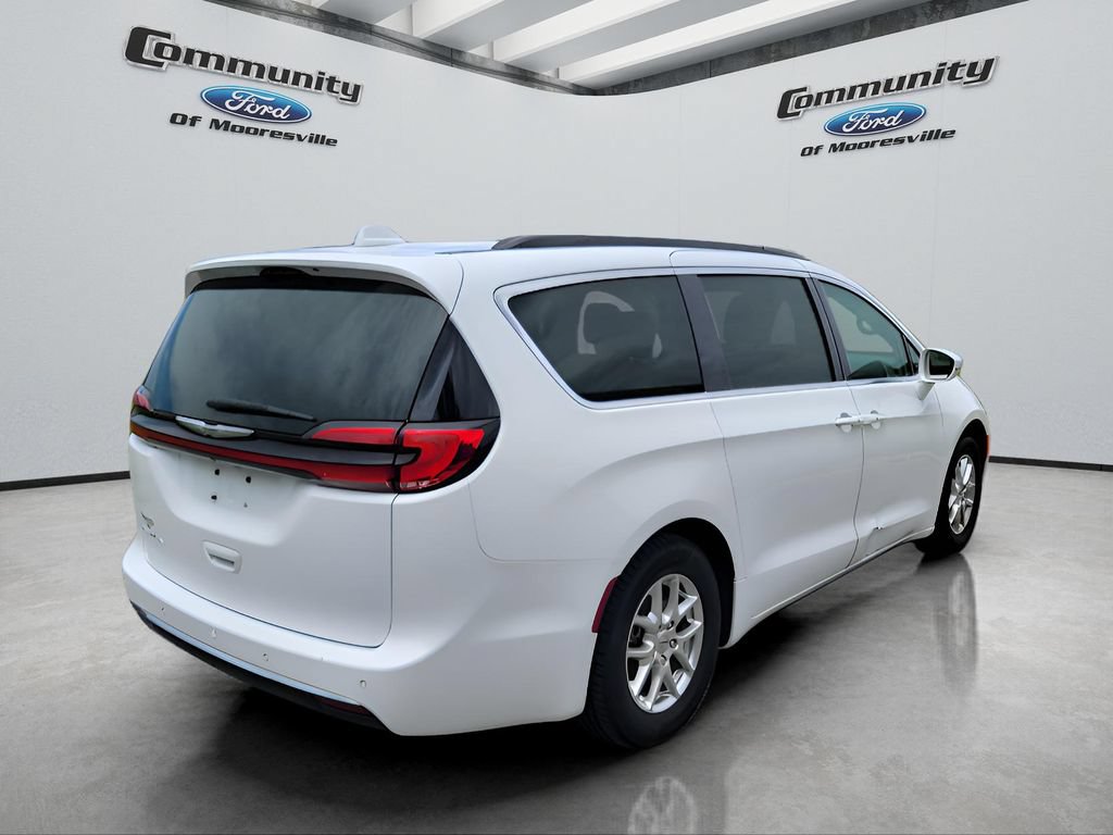 Used 2022 Chrysler Pacifica Touring-L FWD image 10