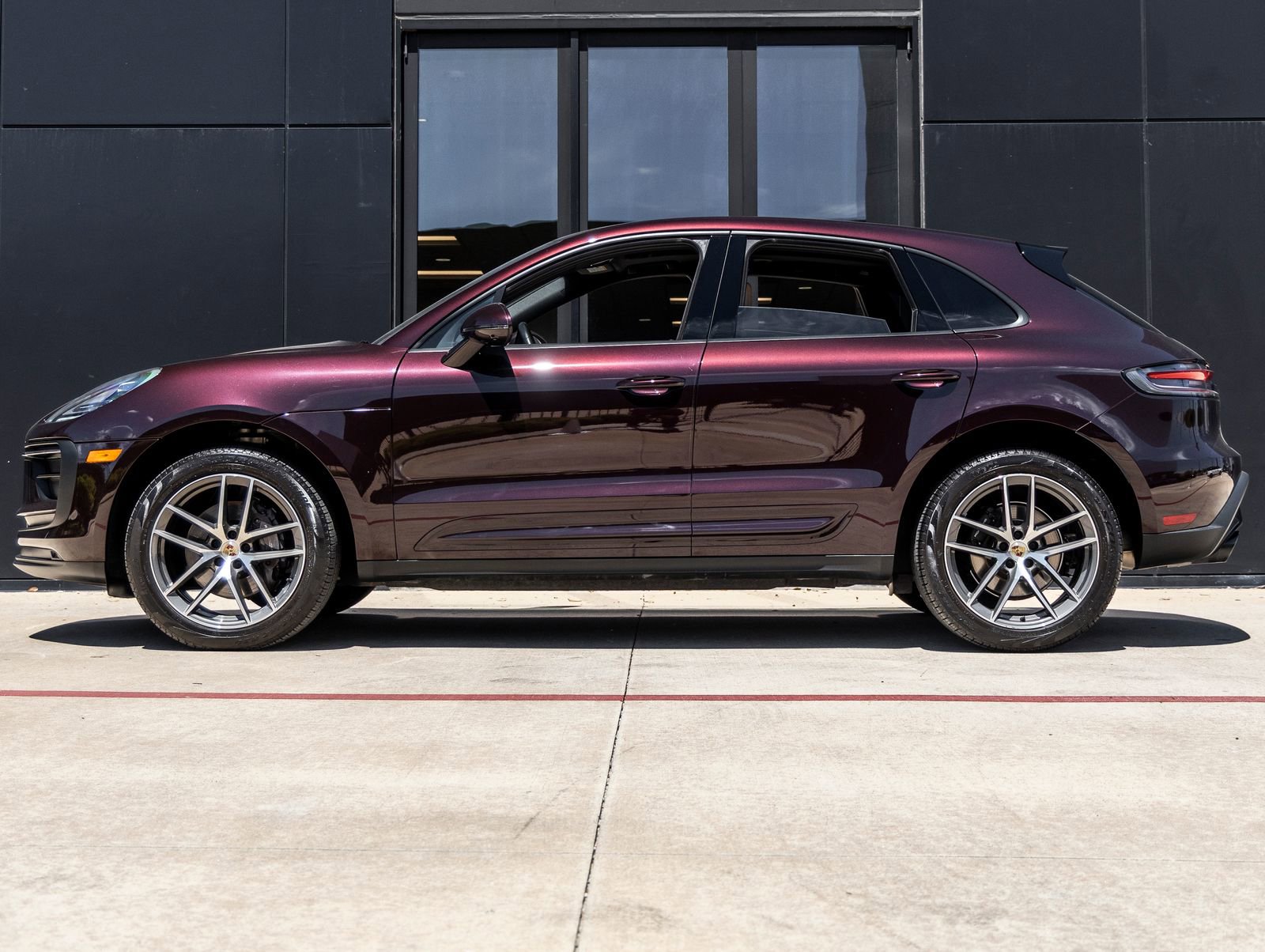 Certified 2023 Porsche Macan video 2