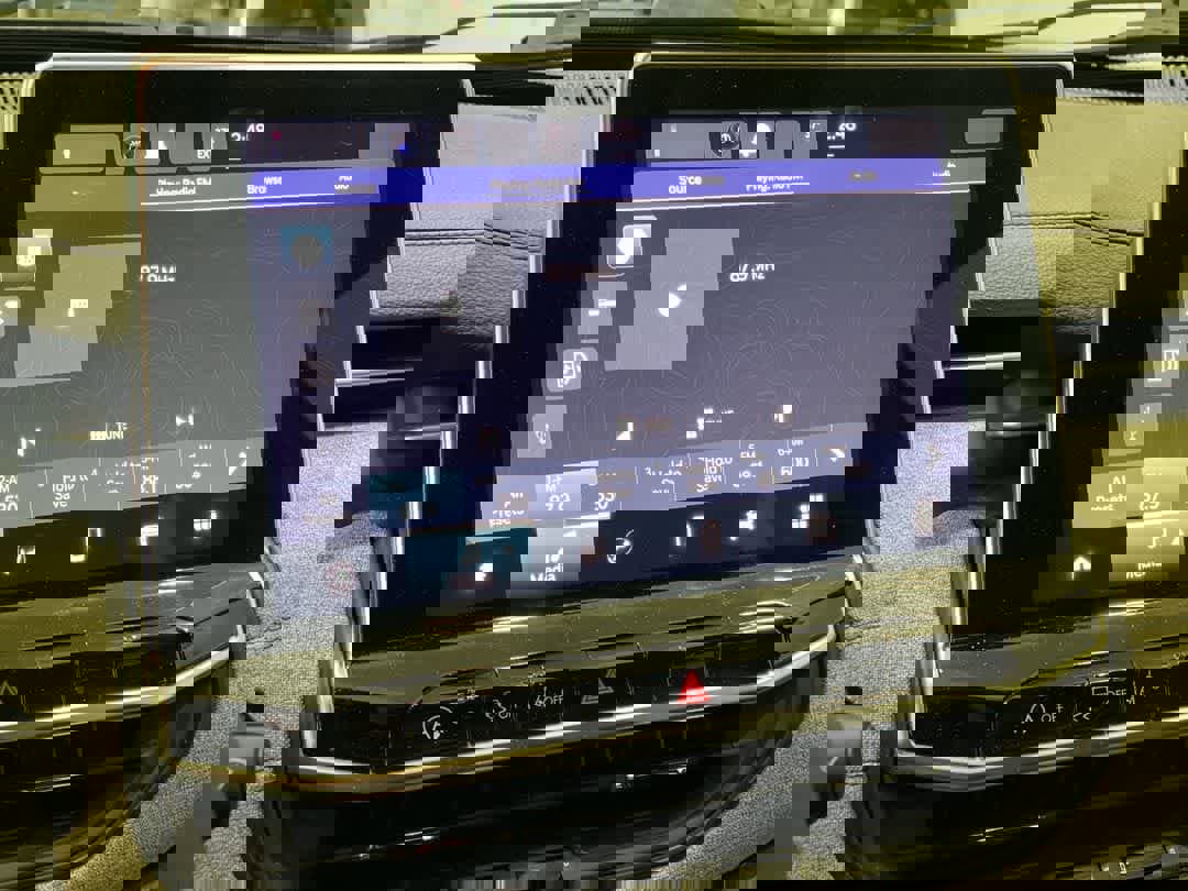 Used 2024 Jeep Compass Latitude image 18