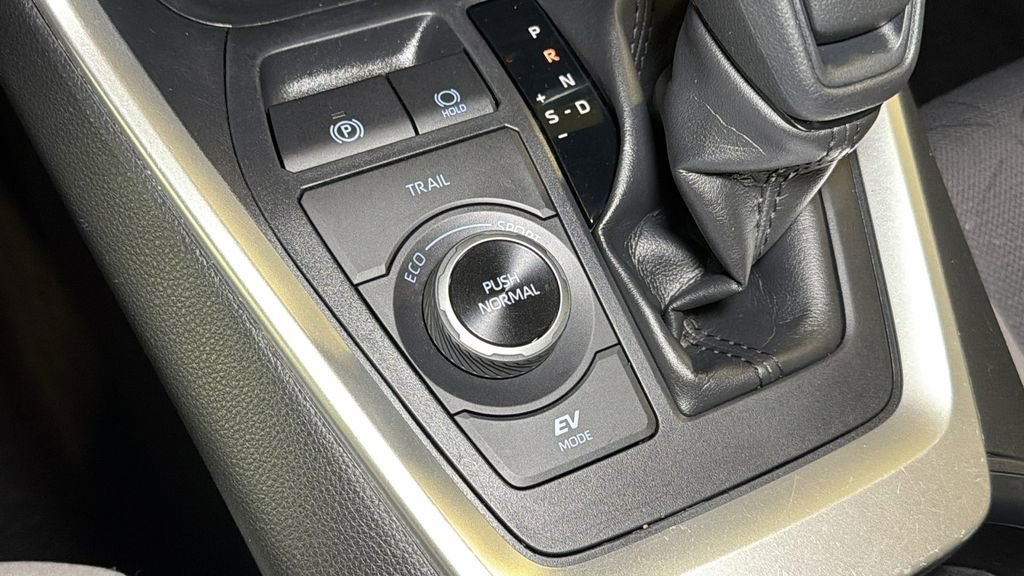 Used 2019 Toyota RAV4 XLE image 32