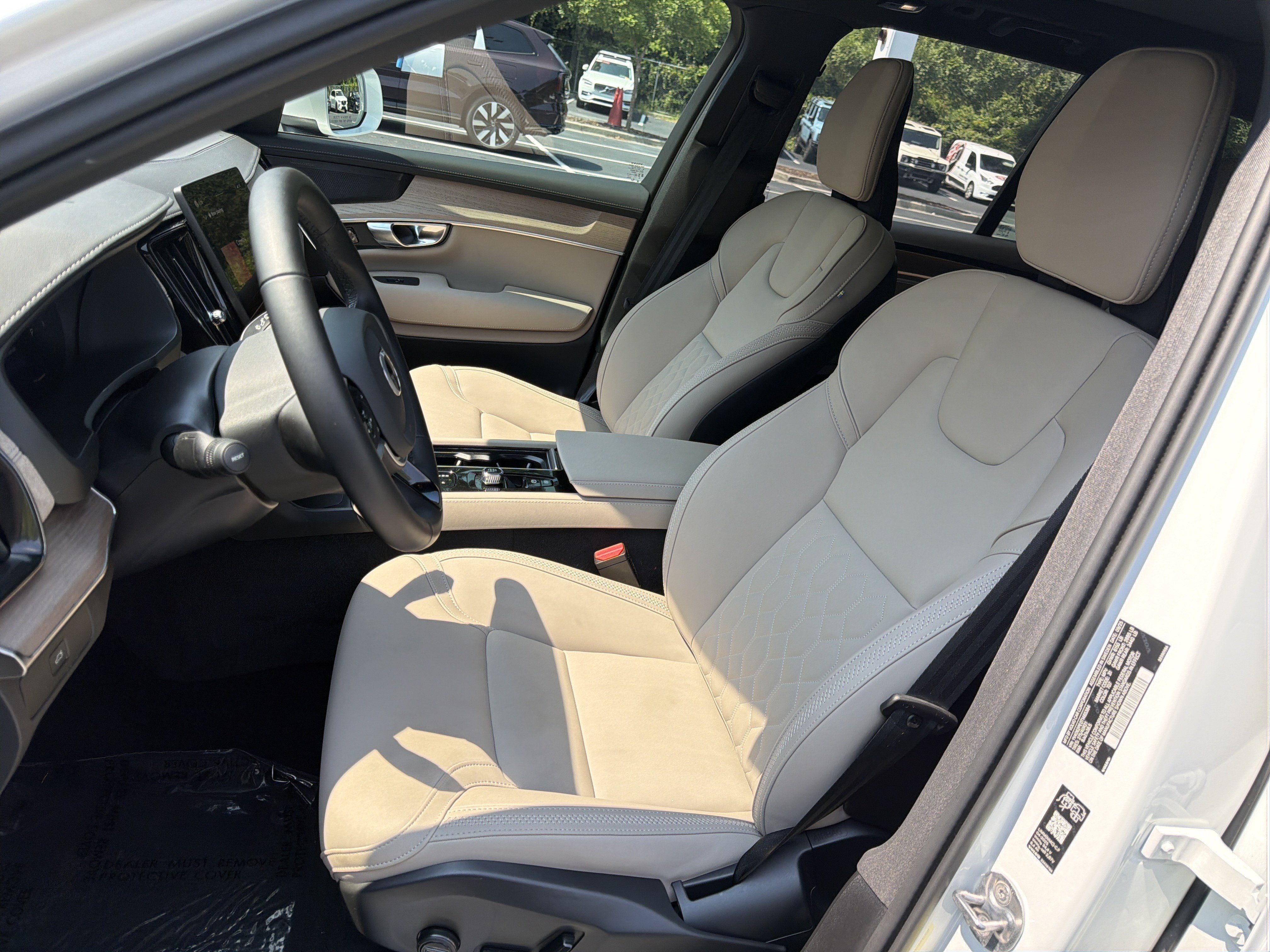 Certified 2026 Volvo XC90 B6 Plus w/ Protection Package Premier AWD/4WD image 16