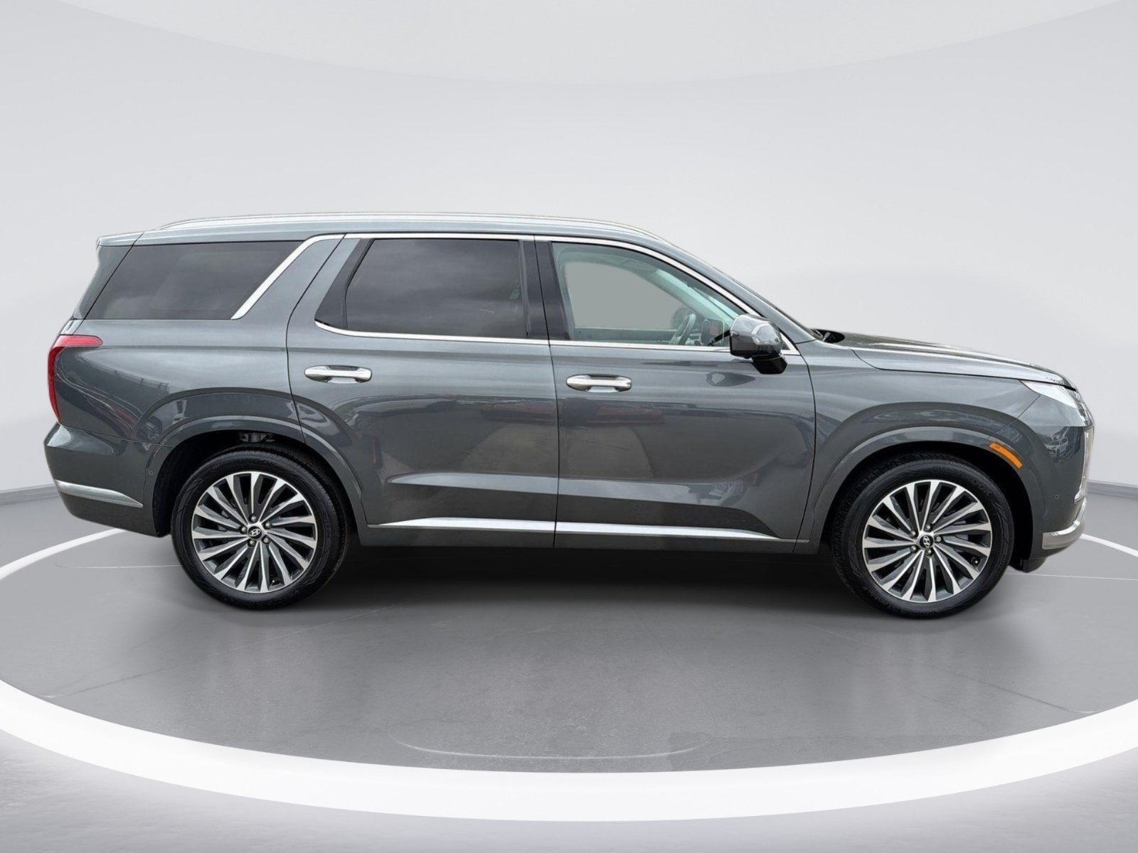 Used 2025 Hyundai Palisade Calligraphy FWD image 3