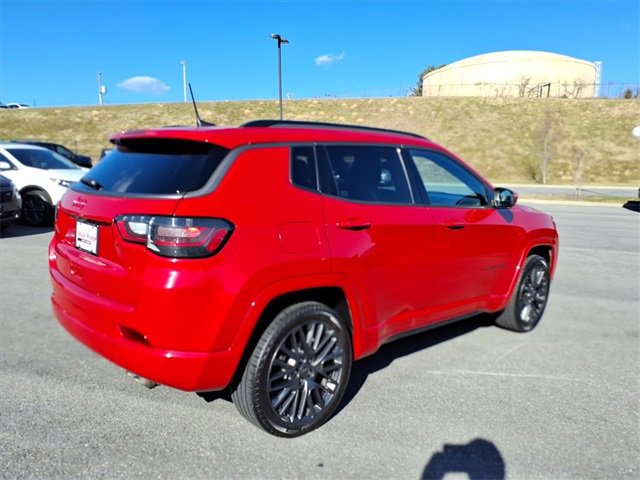 Used 2022 Jeep Compass Limited w/ (RED) Package image 4