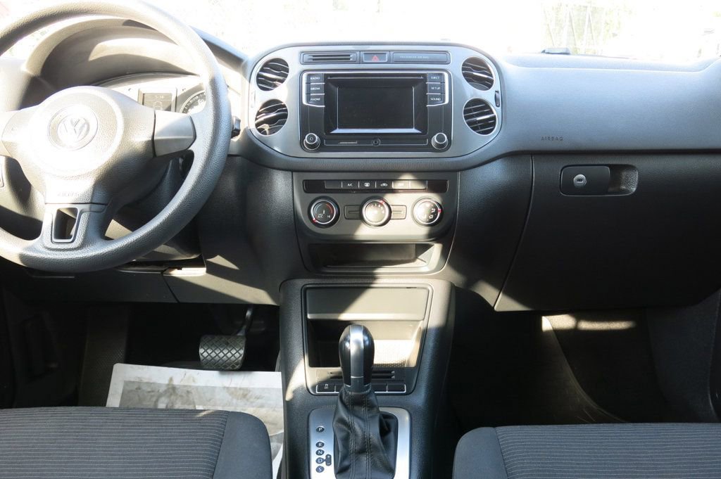 Used 2017 Volkswagen Tiguan Limited w/ Alloy Wheels Package image 20