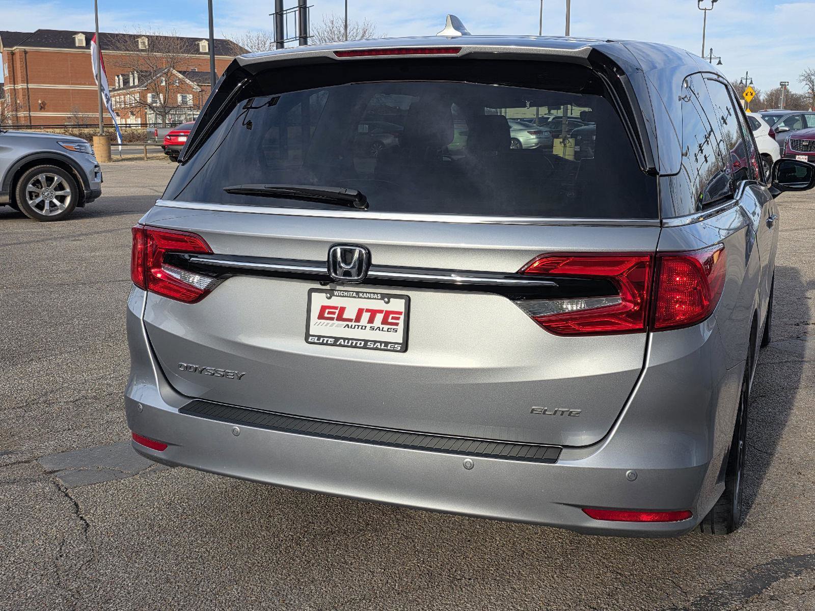 Used 2023 Honda Odyssey Elite image 6