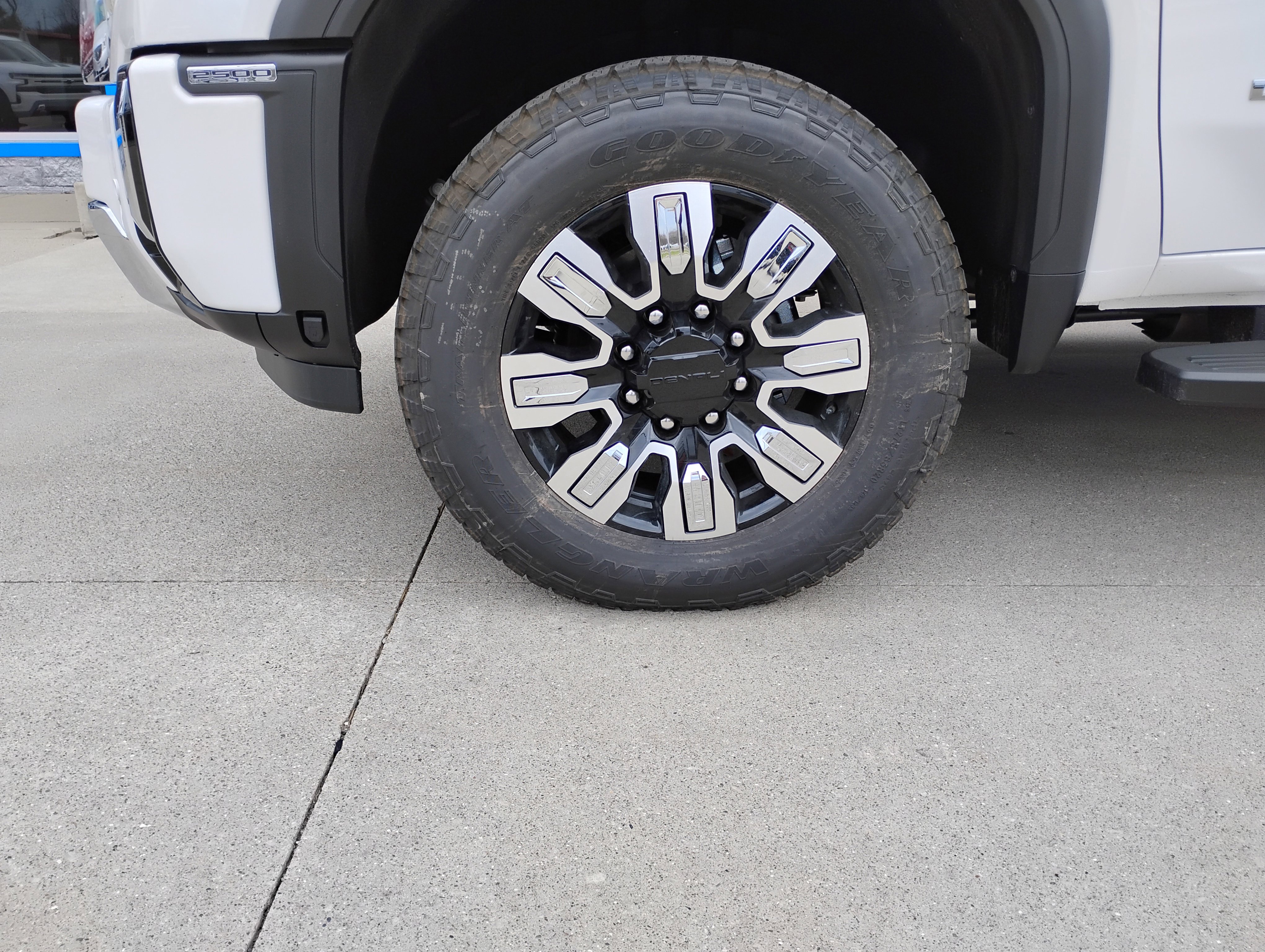 New 2025 GMC Sierra 2500 Denali w/ Denali Reserve Package image 13