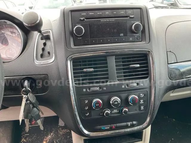 Used 2013 Dodge Grand Caravan SE FWD image 18