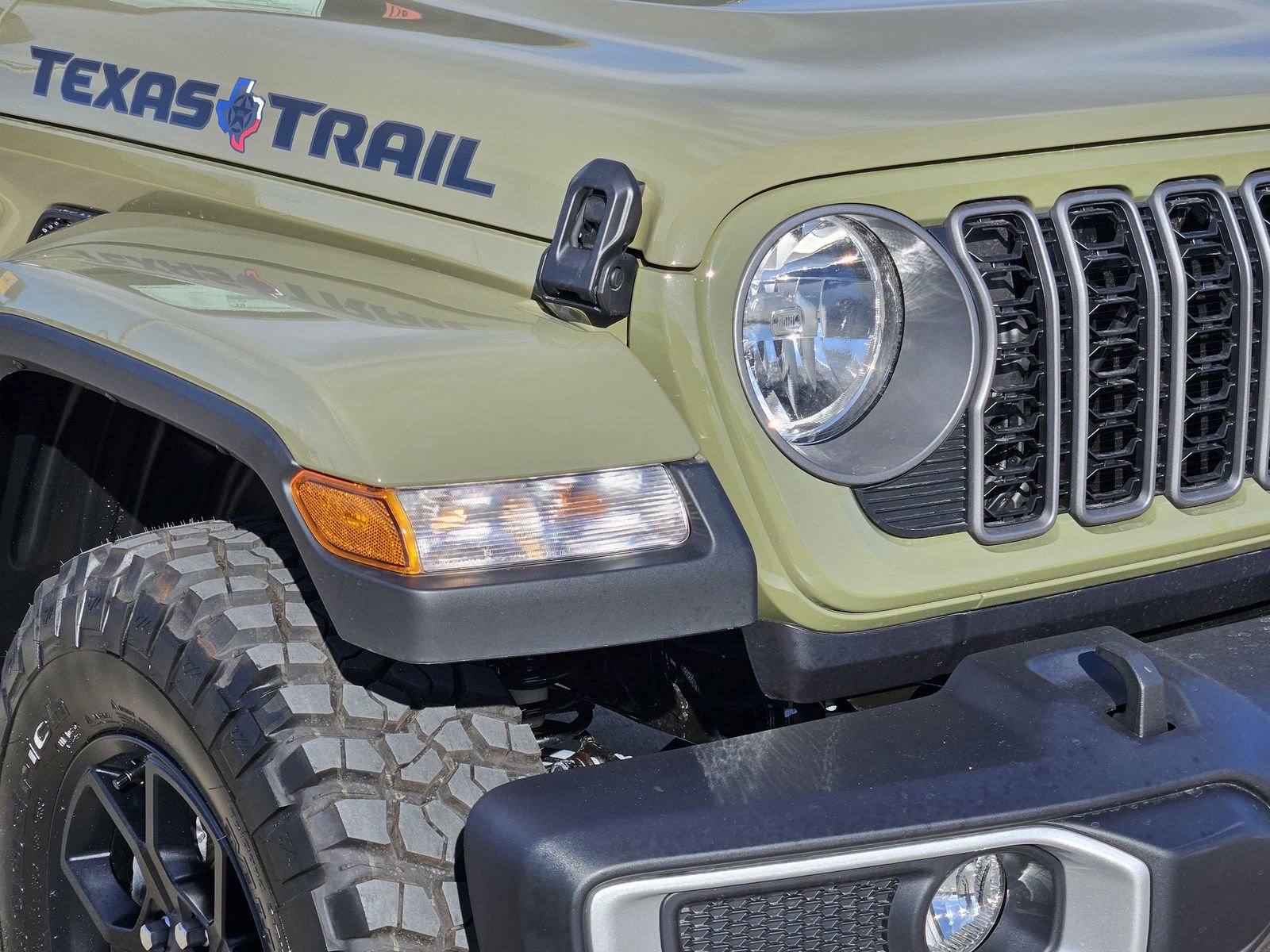 New 2026 Jeep Gladiator Sport AWD/4WD image 9