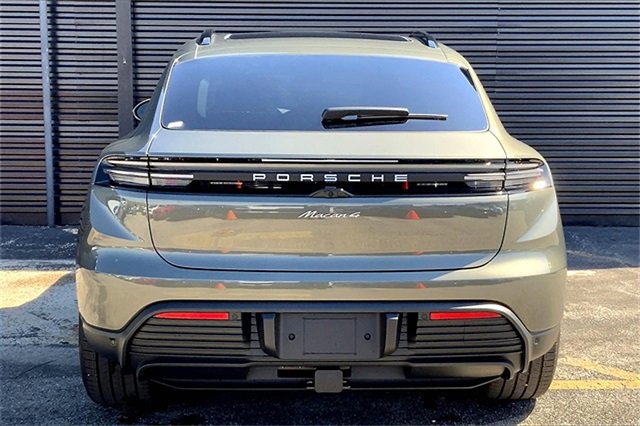 Used 2025 Porsche Macan 4 Electric image 9