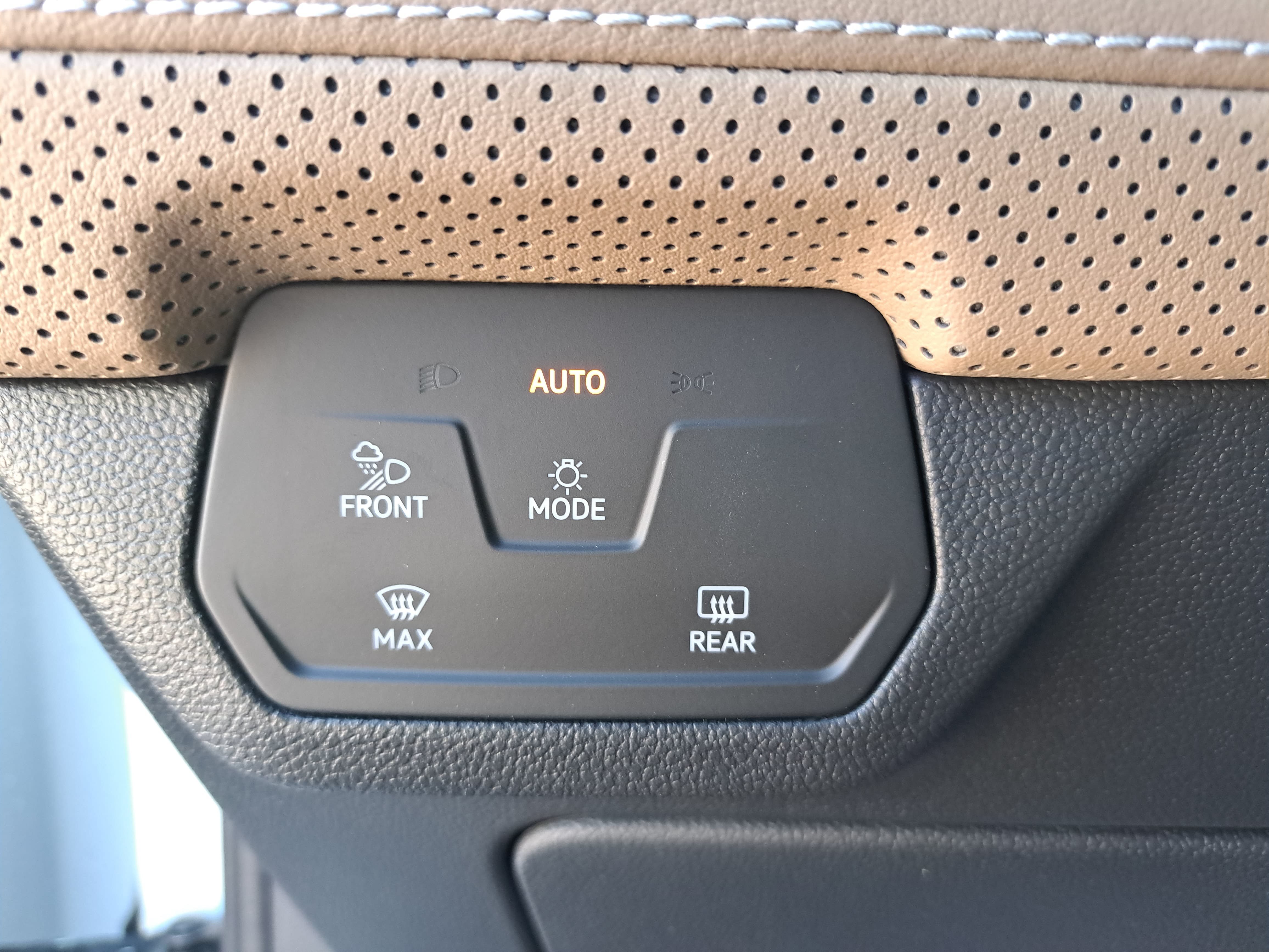 New 2026 Volkswagen Atlas Cross Sport SE AWD/4WD image 25