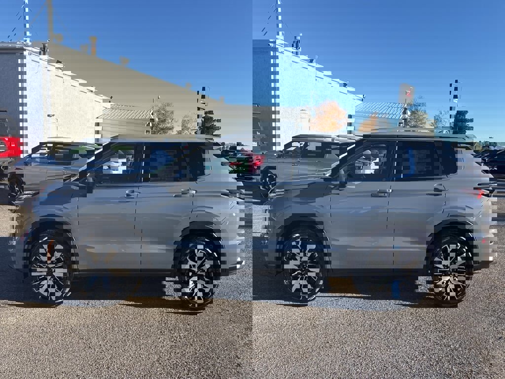 New 2026 Mitsubishi Outlander SE image 4