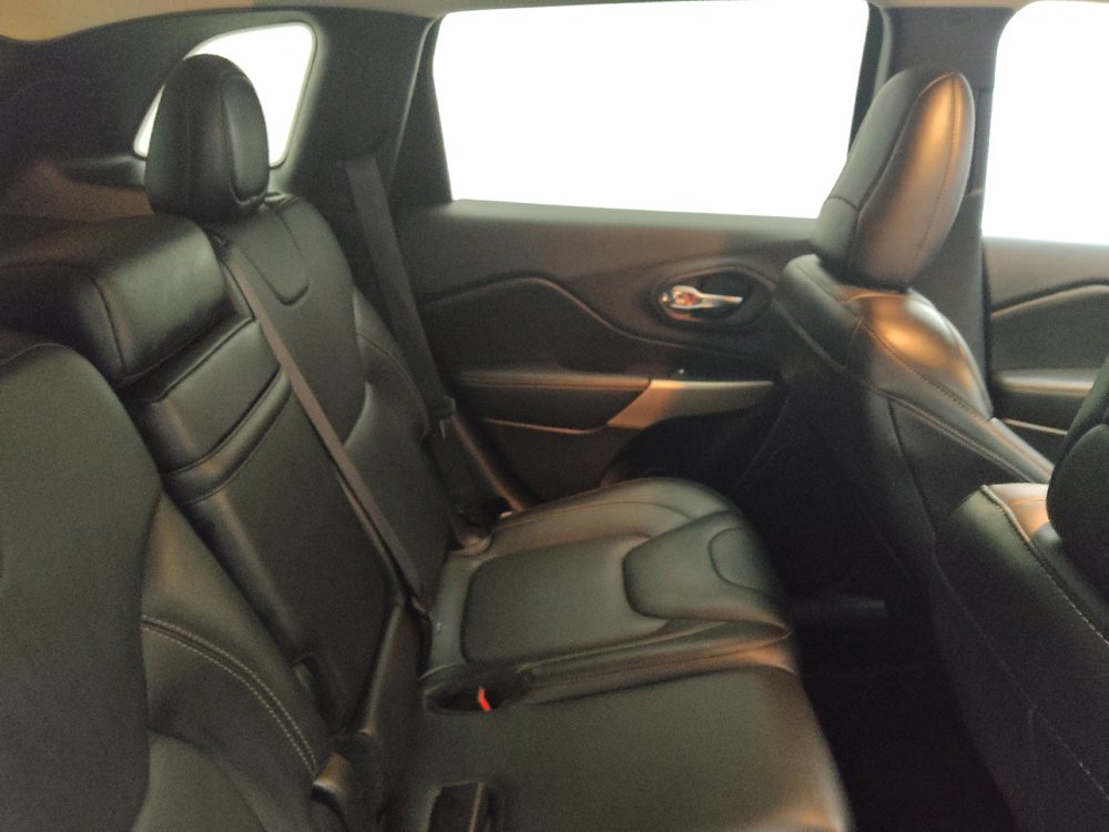Used 2018 Jeep Cherokee Limited FWD image 19