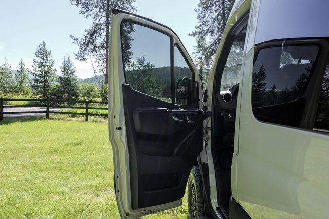 Used 2024 Mercedes-Benz Sprinter 2500 image 33