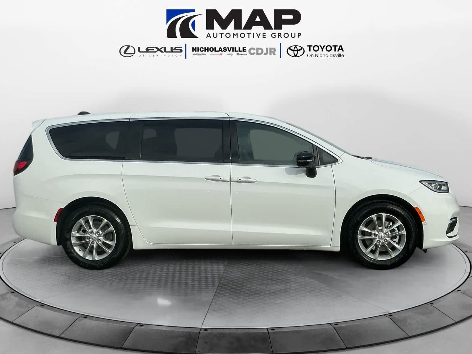 New 2026 Chrysler Pacifica Select FWD image 7