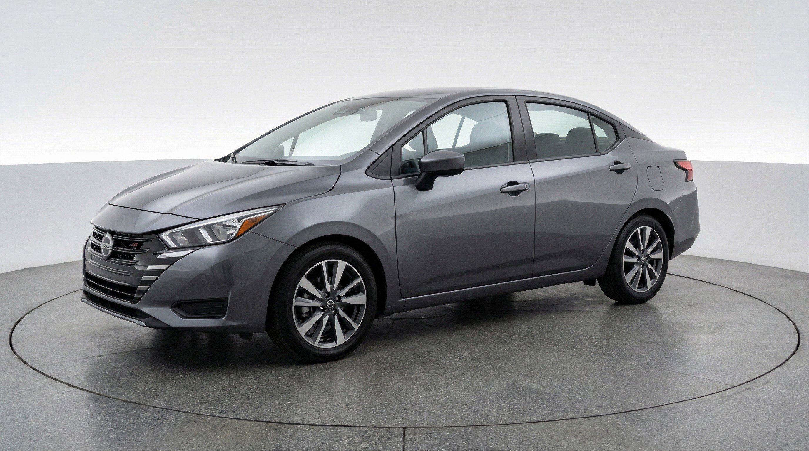 Used 2025 Nissan Versa SV image 3