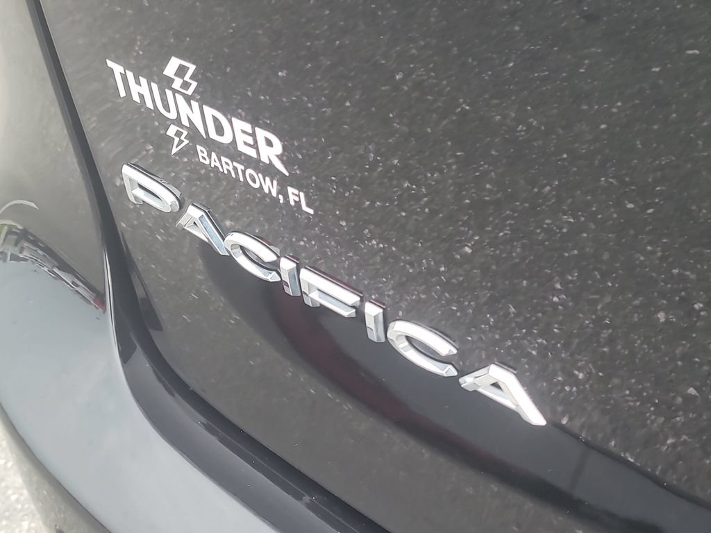 Certified 2023 Chrysler Pacifica Touring-L FWD image 7