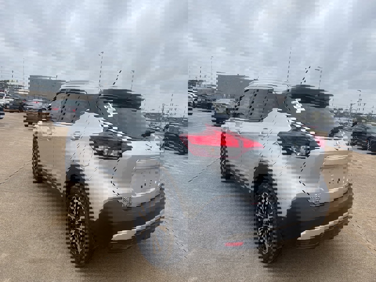 Used 2019 Nissan Kicks SR image 14