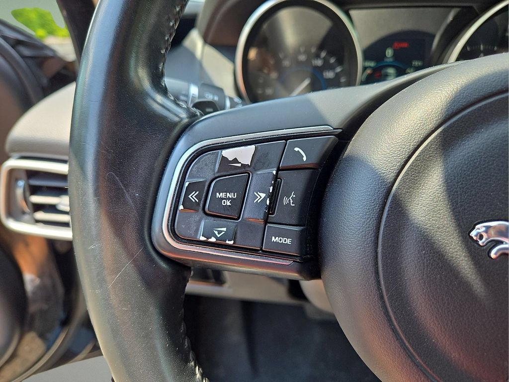 Used 2017 Jaguar XE Premium AWD/4WD image 19