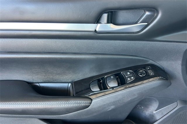 Used 2023 Nissan Altima 2.5 SV image 11