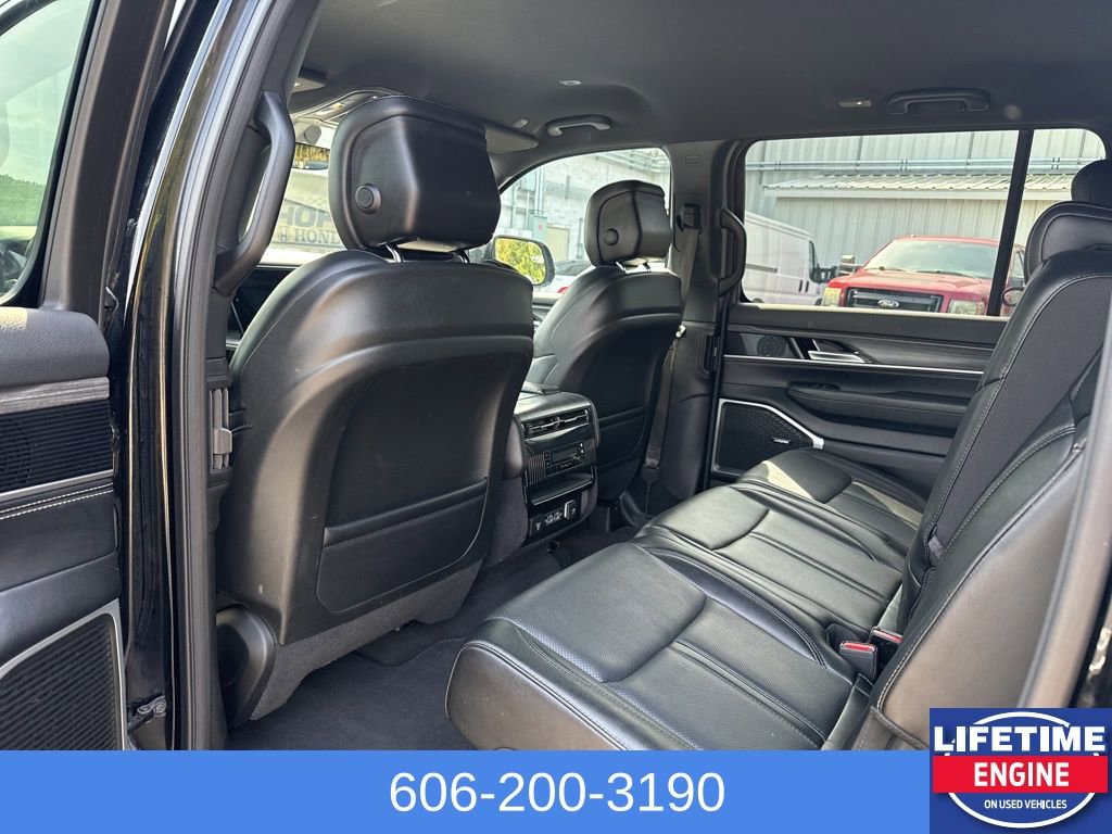 Used 2024 Jeep Wagoneer Series II w/ Flexible Seating Group image 12