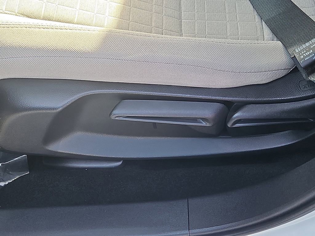 Certified 2025 Honda HR-V LX image 17