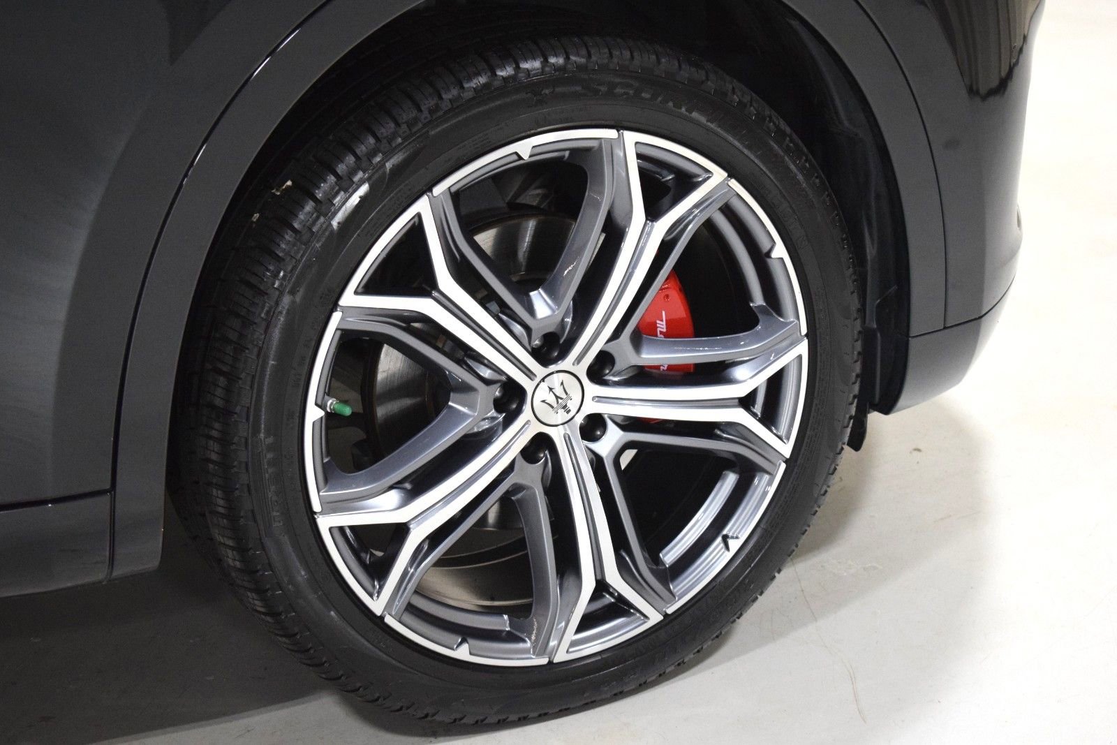 Certified 2023 Maserati Levante GT AWD/4WD image 17