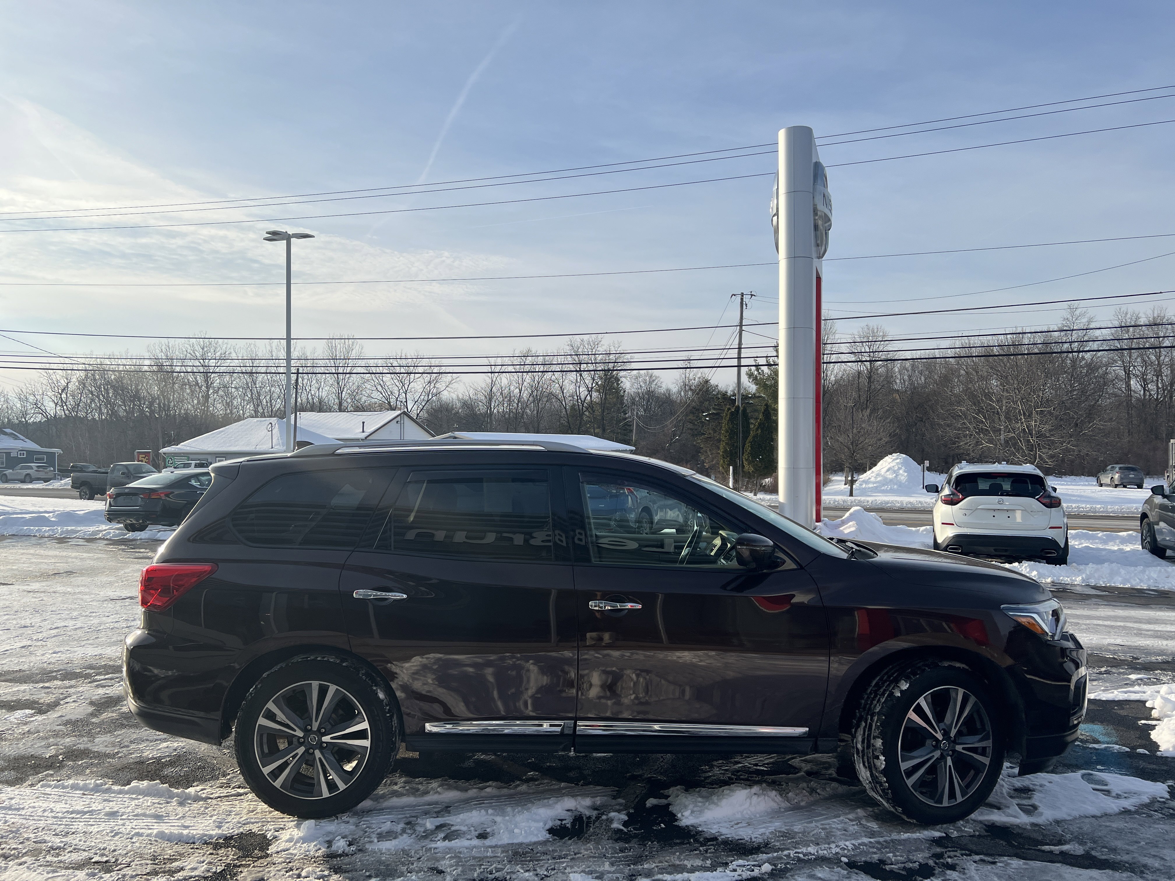 Used 2019 Nissan Pathfinder Platinum image 12