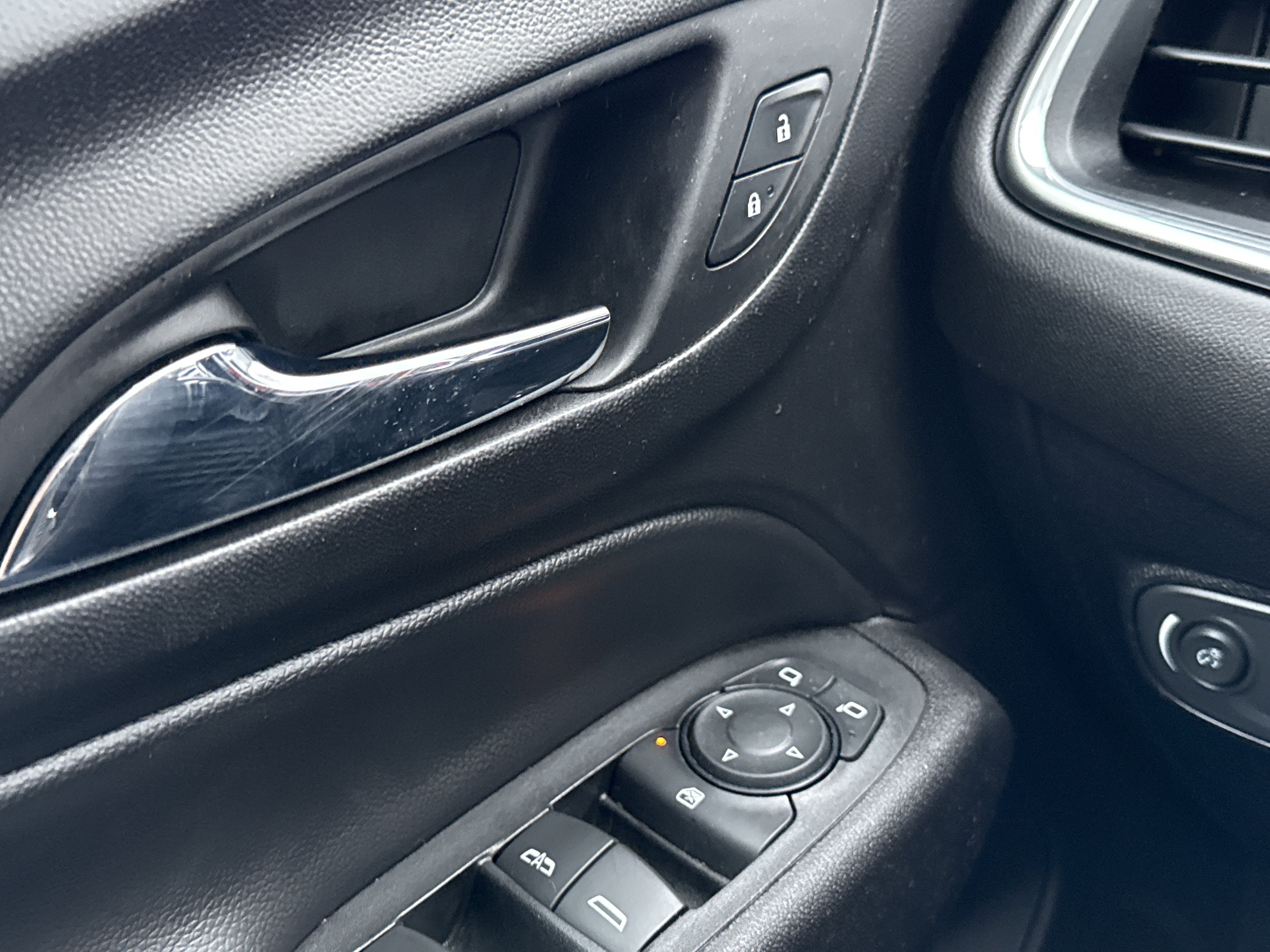 Used 2018 Chevrolet Equinox LT image 32