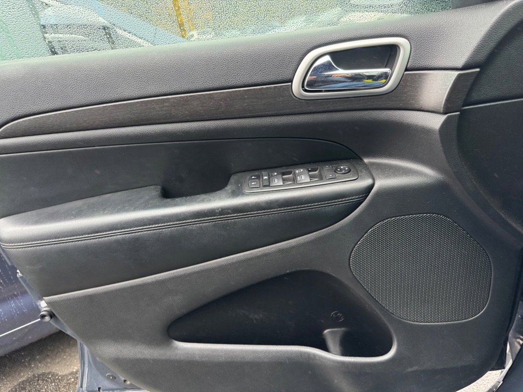 Used 2017 Jeep Grand Cherokee Altitude image 9