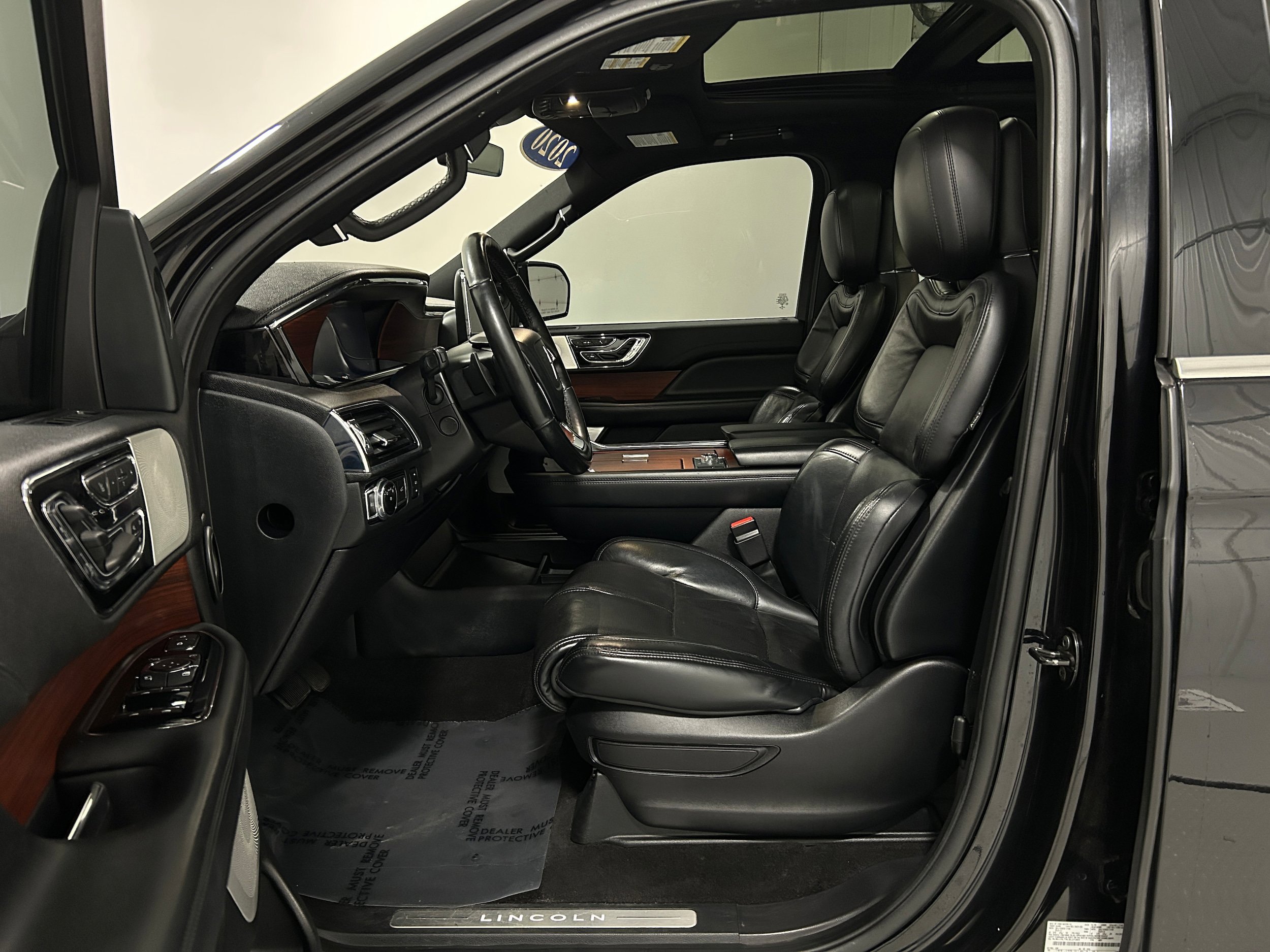 Used 2020 Lincoln Navigator L Reserve w/ Equipment Group 208A Reserve AWD/4WD image 4