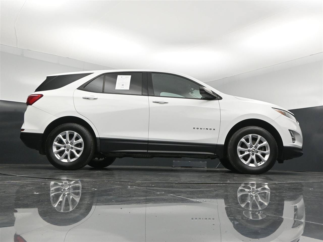 Used 2019 Chevrolet Equinox LS w/ LS Convenience Package AWD/4WD image 30