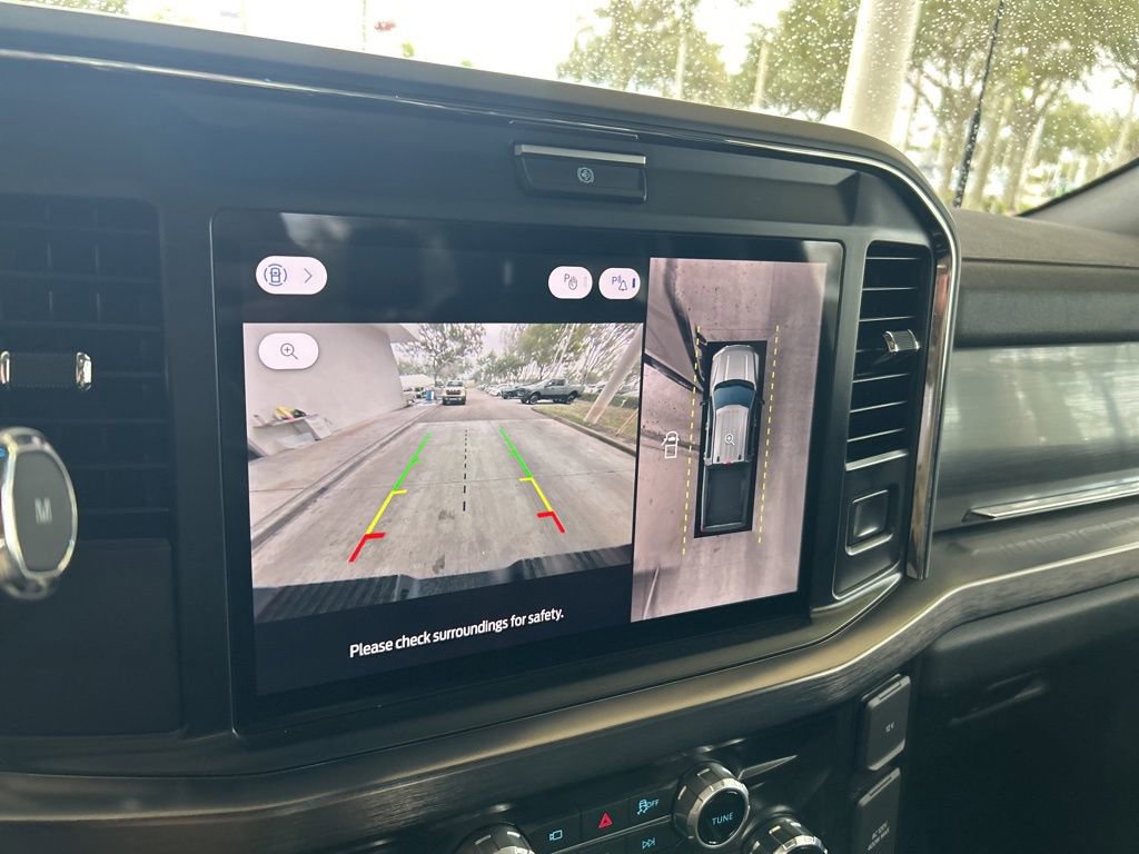 Used 2025 Ford F350 Lariat image 9