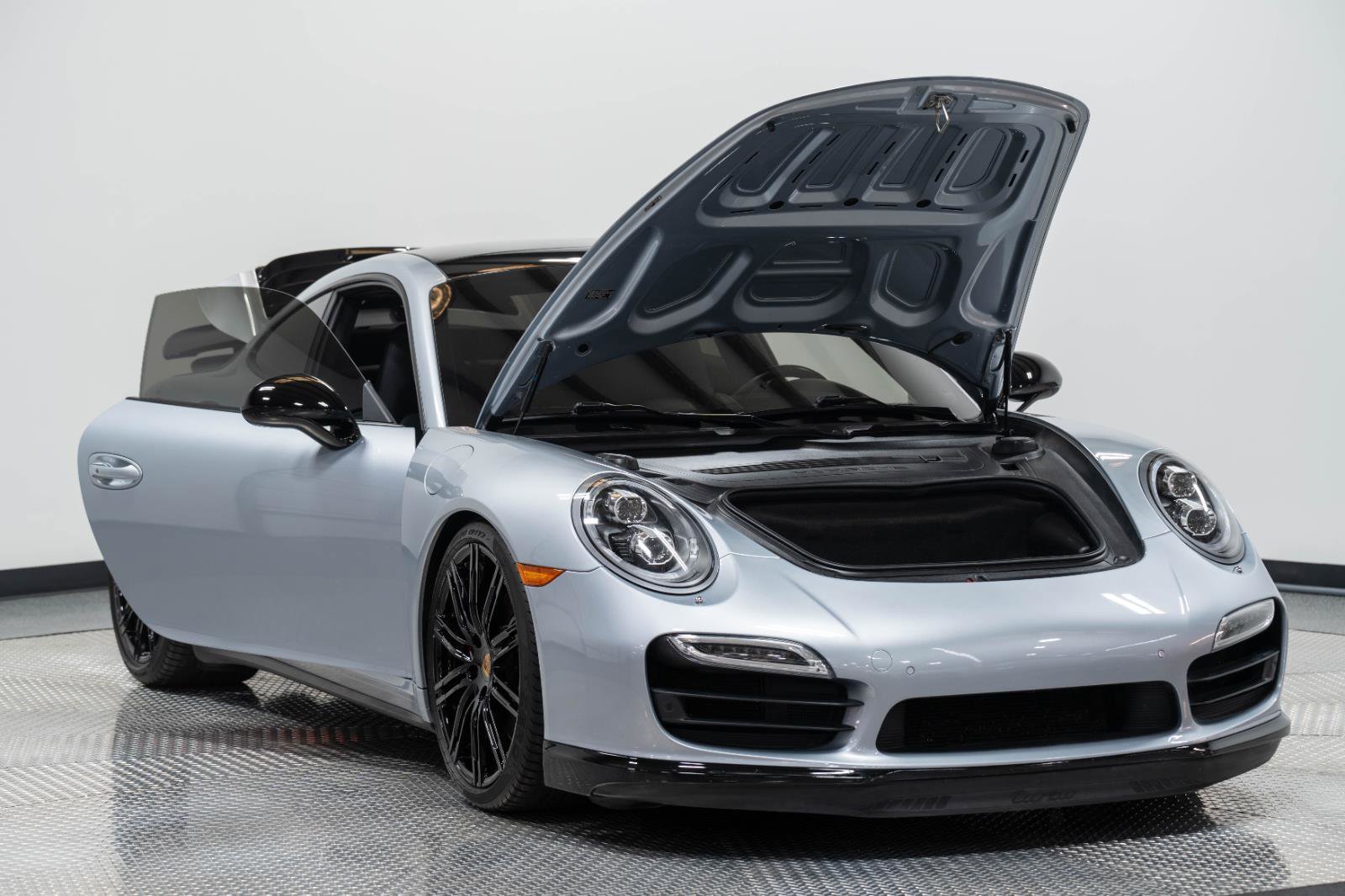 Used 2016 Porsche 911 Turbo image 6