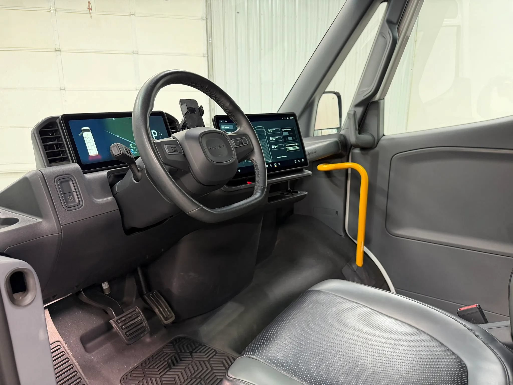 Used 2024 Rivian Delivery 500 FWD image 12