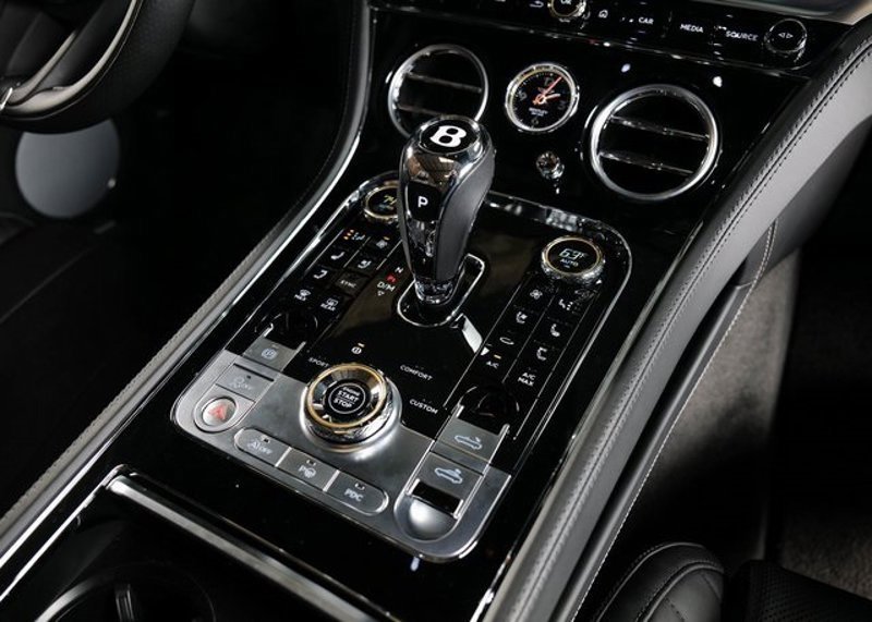 Used 2021 Bentley Continental GT V8 image 19