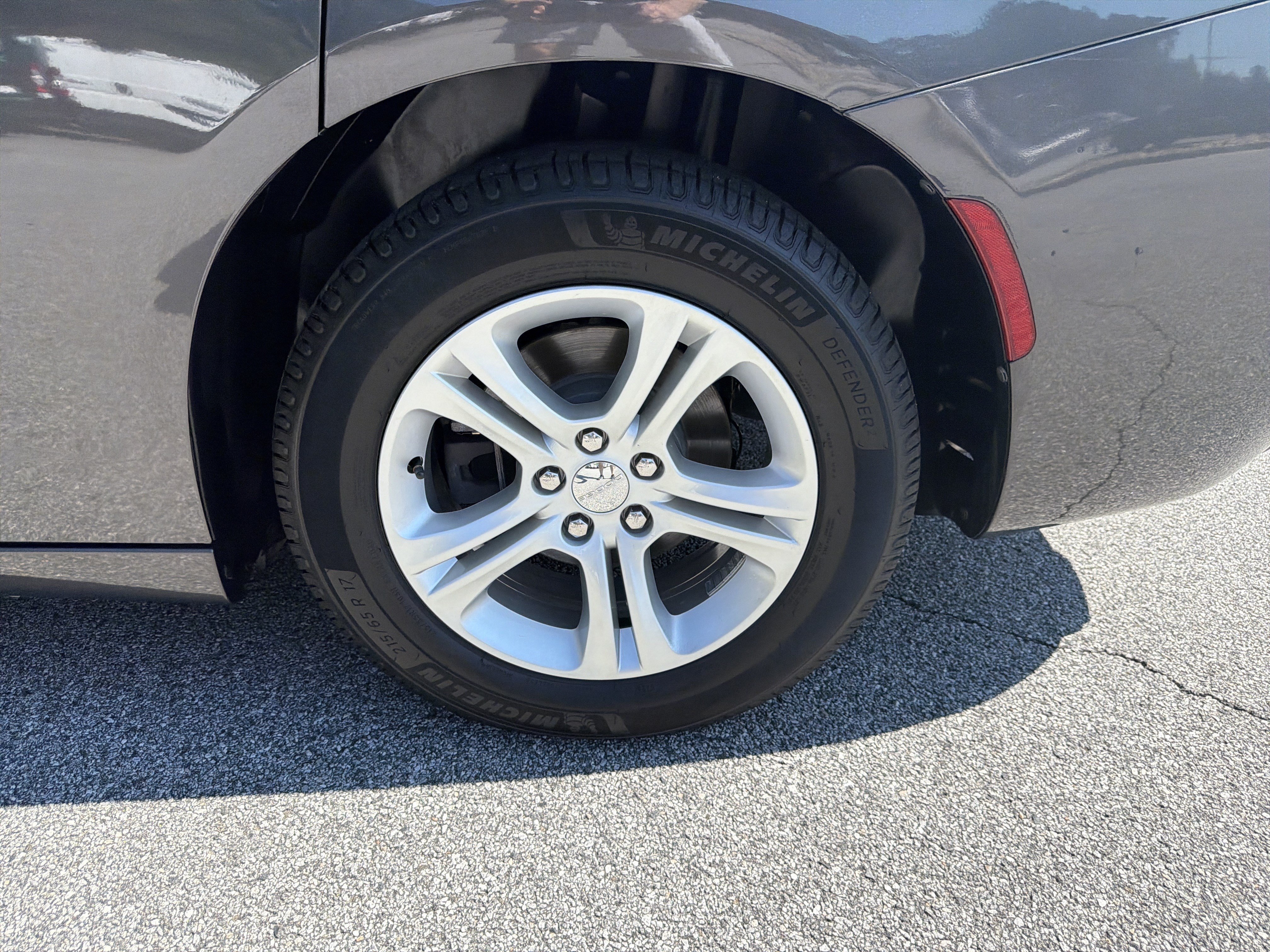 Used 2019 Dodge Charger SXT RWD image 23