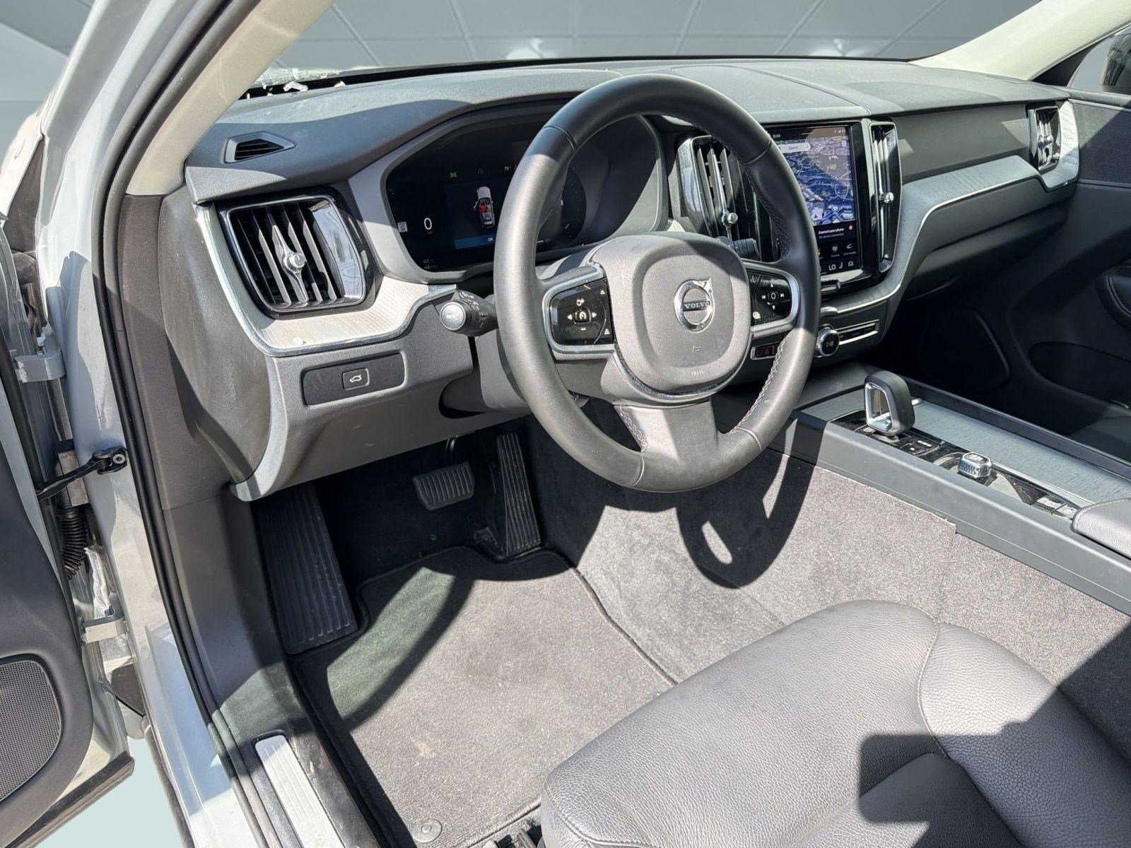 Certified 2025 Volvo XC60 B5 Plus image 4