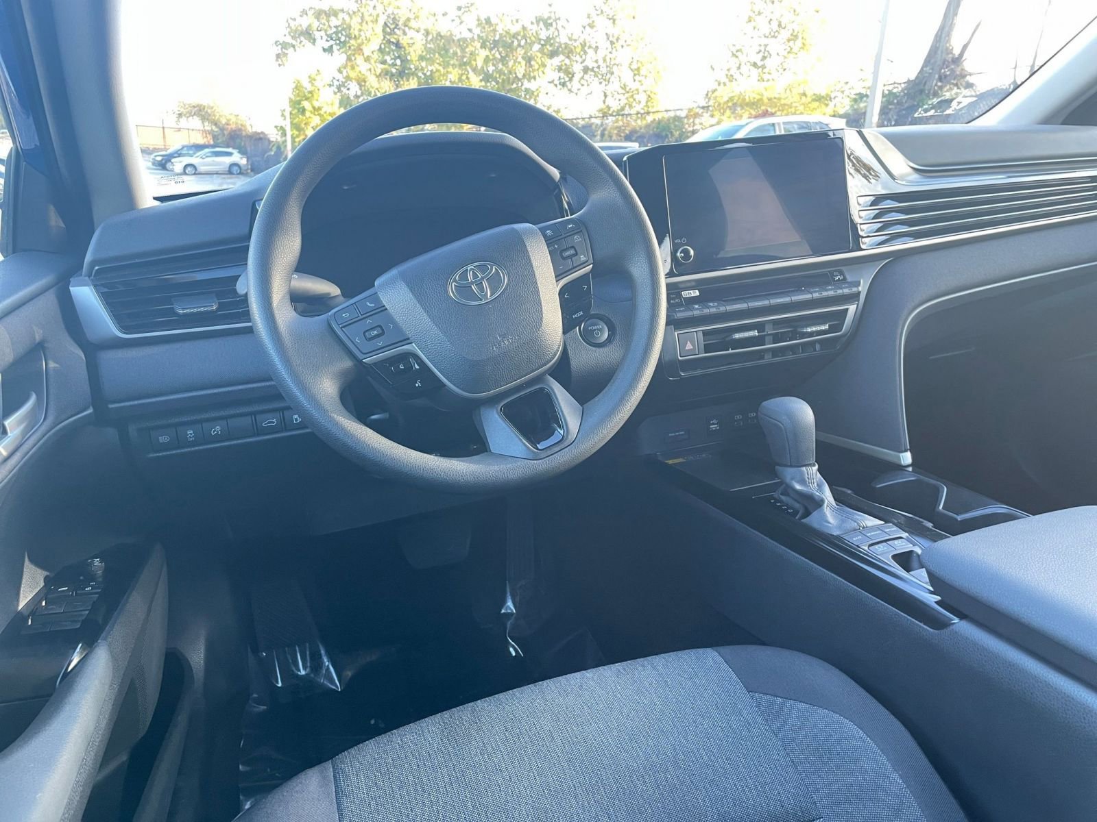 Used 2025 Toyota Camry LE image 33