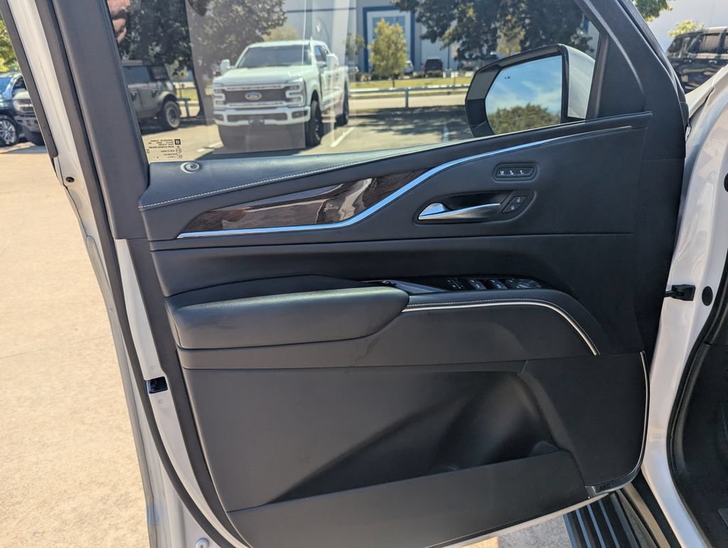 Certified 2023 Cadillac Escalade Sport Platinum w/ LPO, ONYX Package AWD/4WD image 19